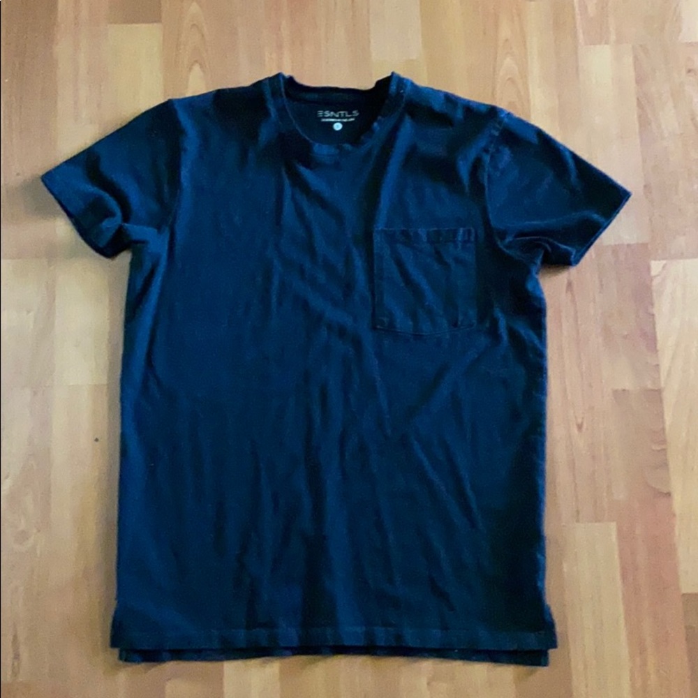 ESNTLS BLACK POCKET TEE